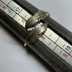 Sterling Silver bypass leaf ring. Size 8